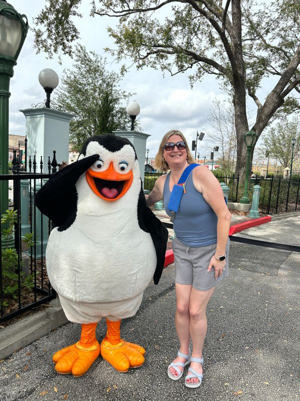 Allison Found a Penguin at Universal Studios!