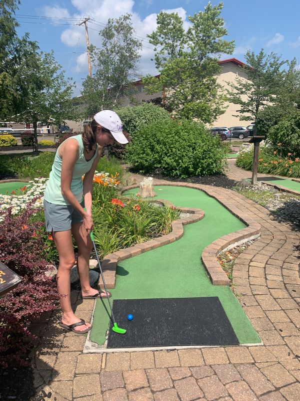 Julie Hoping to Secure Her Lead in Minigolf