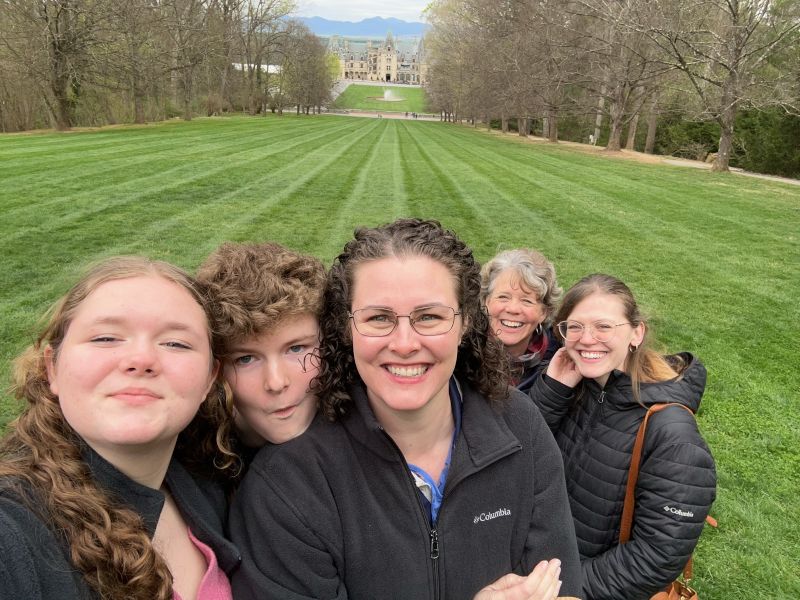 Leah with her Mom, Sister, Niece, and Nephew